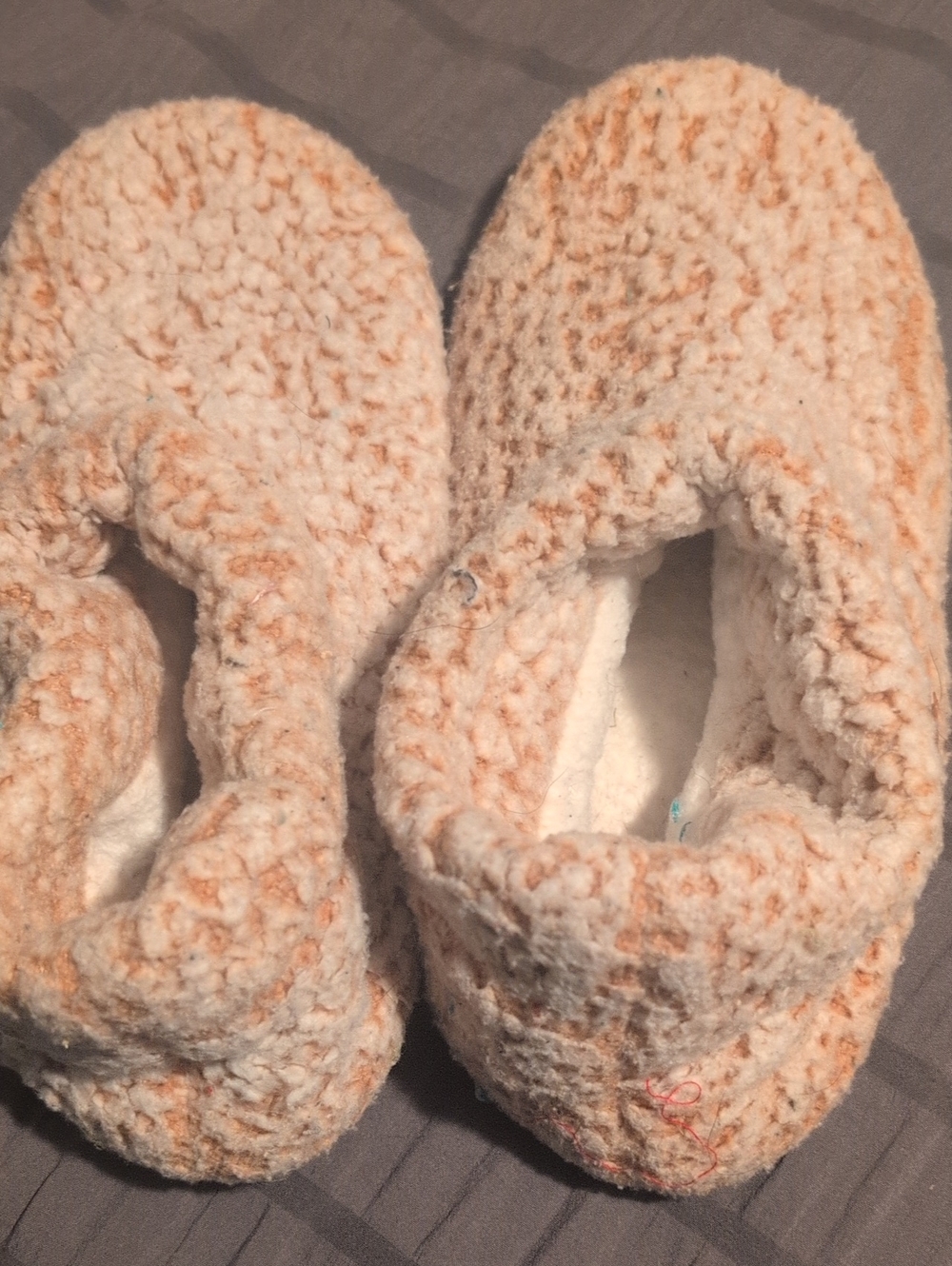 Cozy Women's Plush Slip-On Slippers - Cream with Peach Accents